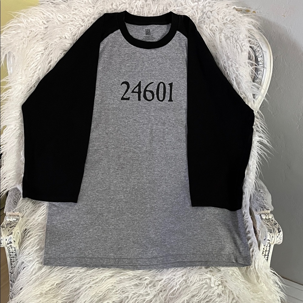 Men's Gray and Black Raglan Sleeve Shirt